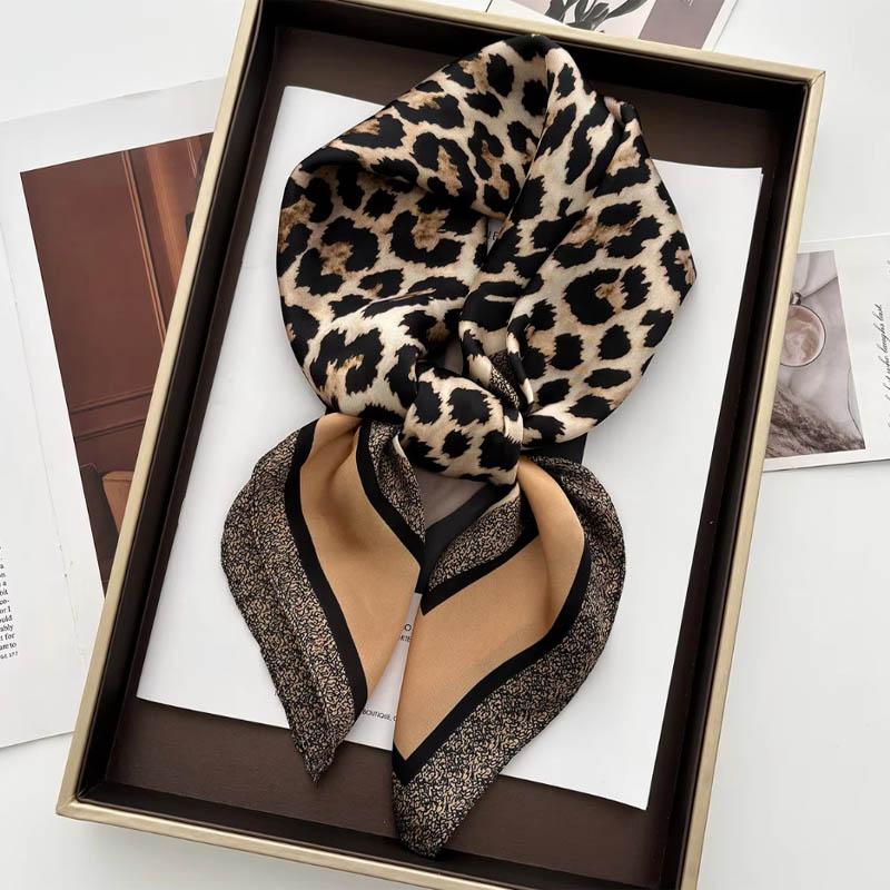 Face Scarf Mask - Luxe Luipaard Print Vrouwelijke Satijnen Sjaal