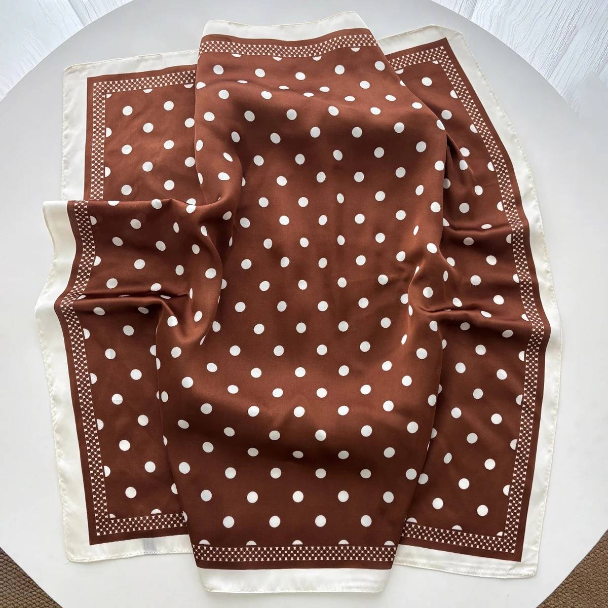 Dames elegante zachte satijnen - Face Scarf Mask recensie en prijs