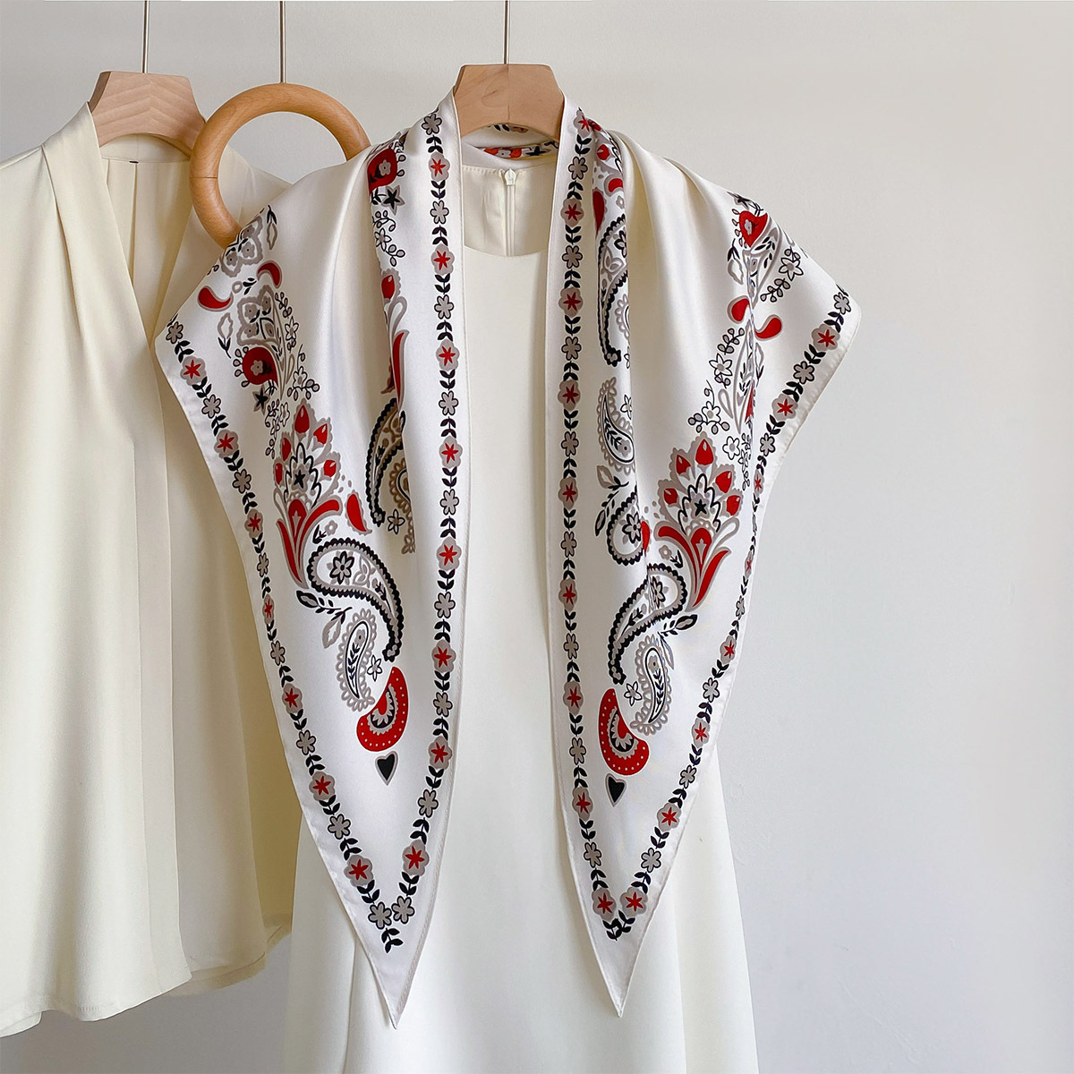 Prachtige nieuwe satijnen drie - Face Scarf Mask recensie en prijs